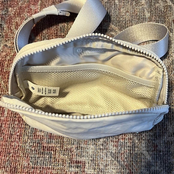 Lululemon black Sherpa belt bag and white belt bag bundle - Picture 7 of 9